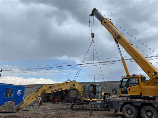 石城县25吨吊车的工作半径是多少？