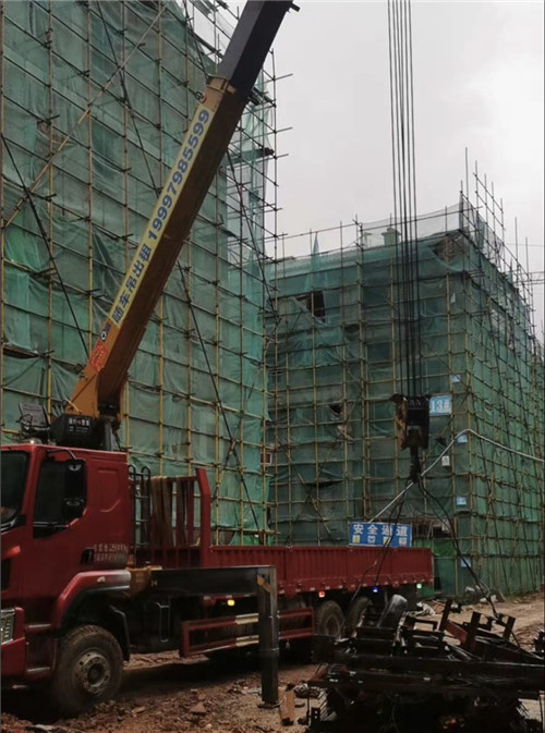 石城县“慢工细活”—— 吊车的 “微动控制” 技术